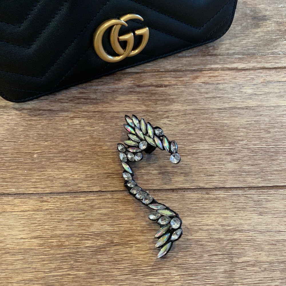 Ear cuff